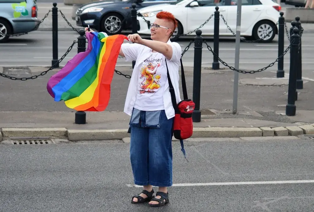 Co Polacy myślą o LGBT? Zaskakujące opinie i zmiany w społeczeństwie