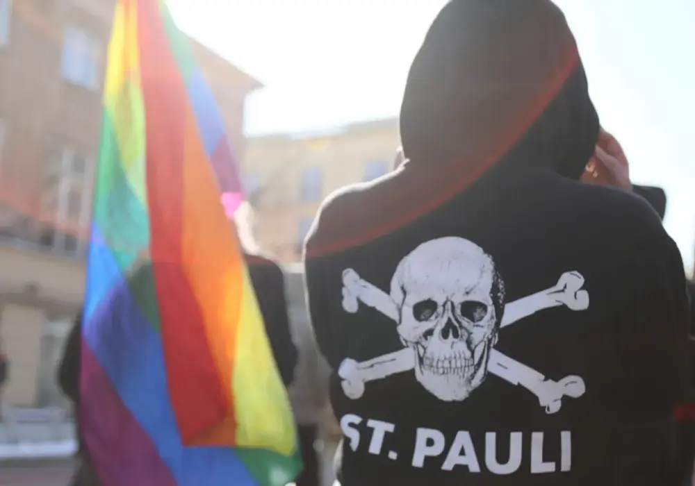 KMP a rasizm: Jak ruchy społeczne walczą o sprawiedliwość społeczną