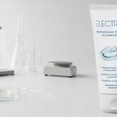 Profesjonalny żel do masażu Electrogel, idealny do zabiegów EMS i RF. W tle laboratoryjny sprzęt.