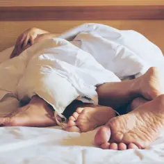 Para przygotowuje się do intymnych chwil. Warto wiedzieć, jak przygotować się do seksu analnego, by był przyjemny i bezpieczny dla obojga.