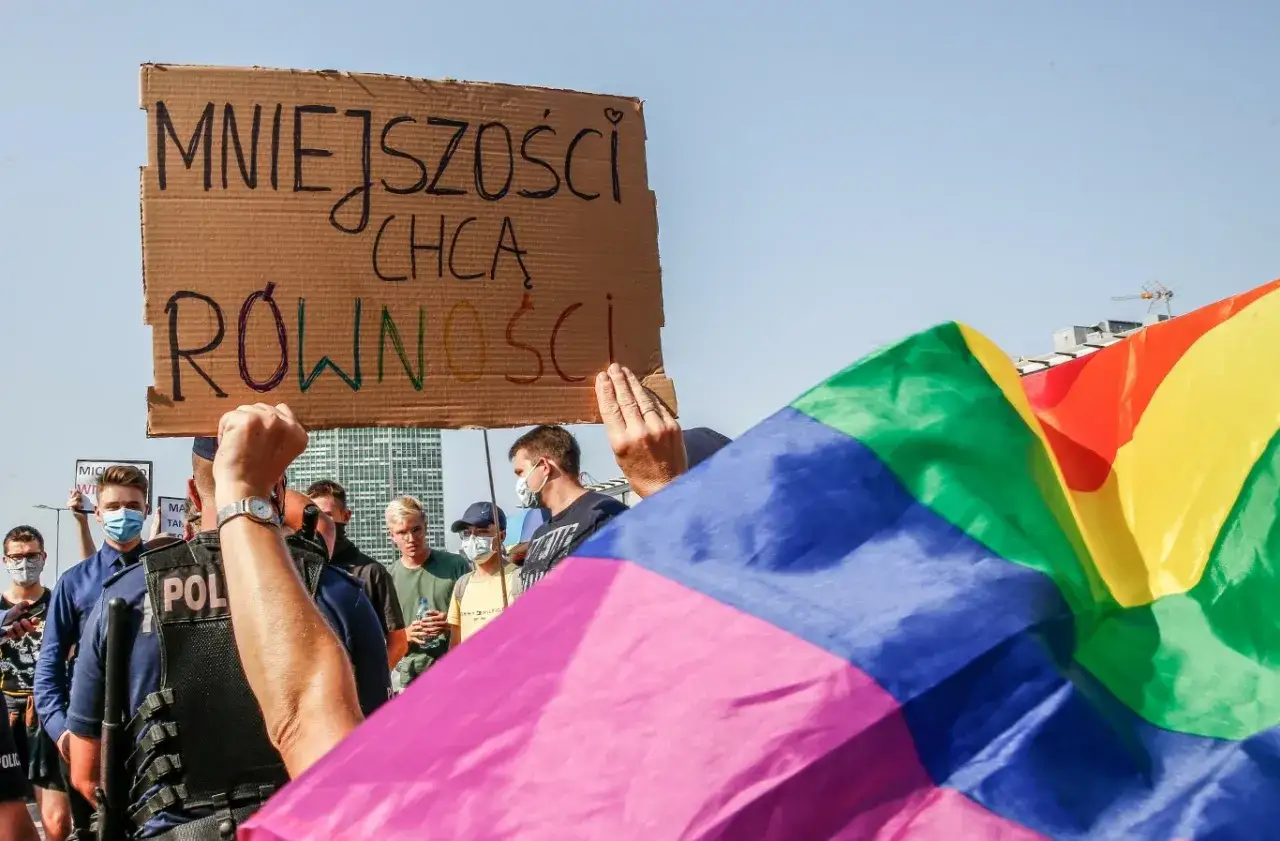 Manifestacja na rzecz równości. Transparent
