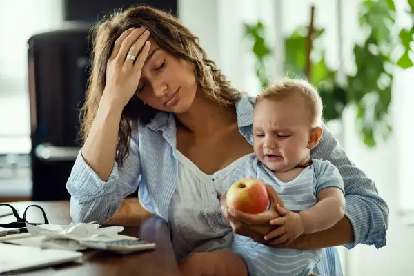 Mommy issues - jak relacja z matką kształtuje dorosłe życie?