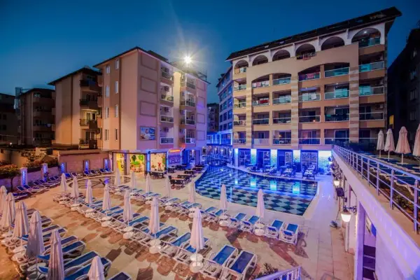 Tac Premier Hotel & Spa: Luksusowy relaks w sercu Alanyi
