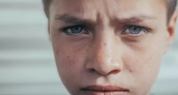 Parentyfikacja - gdy dziecko staje się dorosłym. Rozpoznaj objawy!
